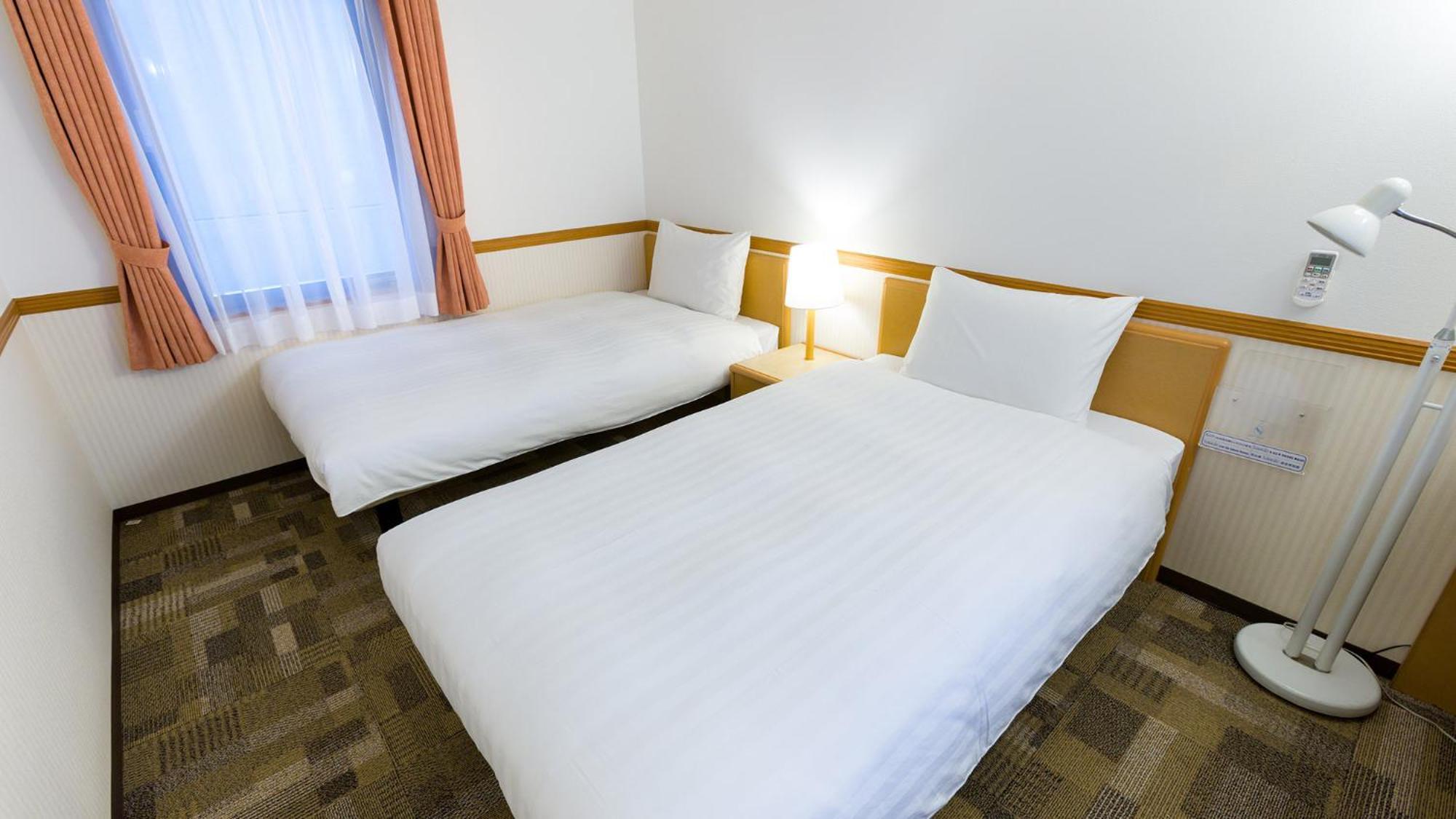 Toyoko Inn Fukuyama-Eki Shinkansen Minami-Guchi Стая снимка