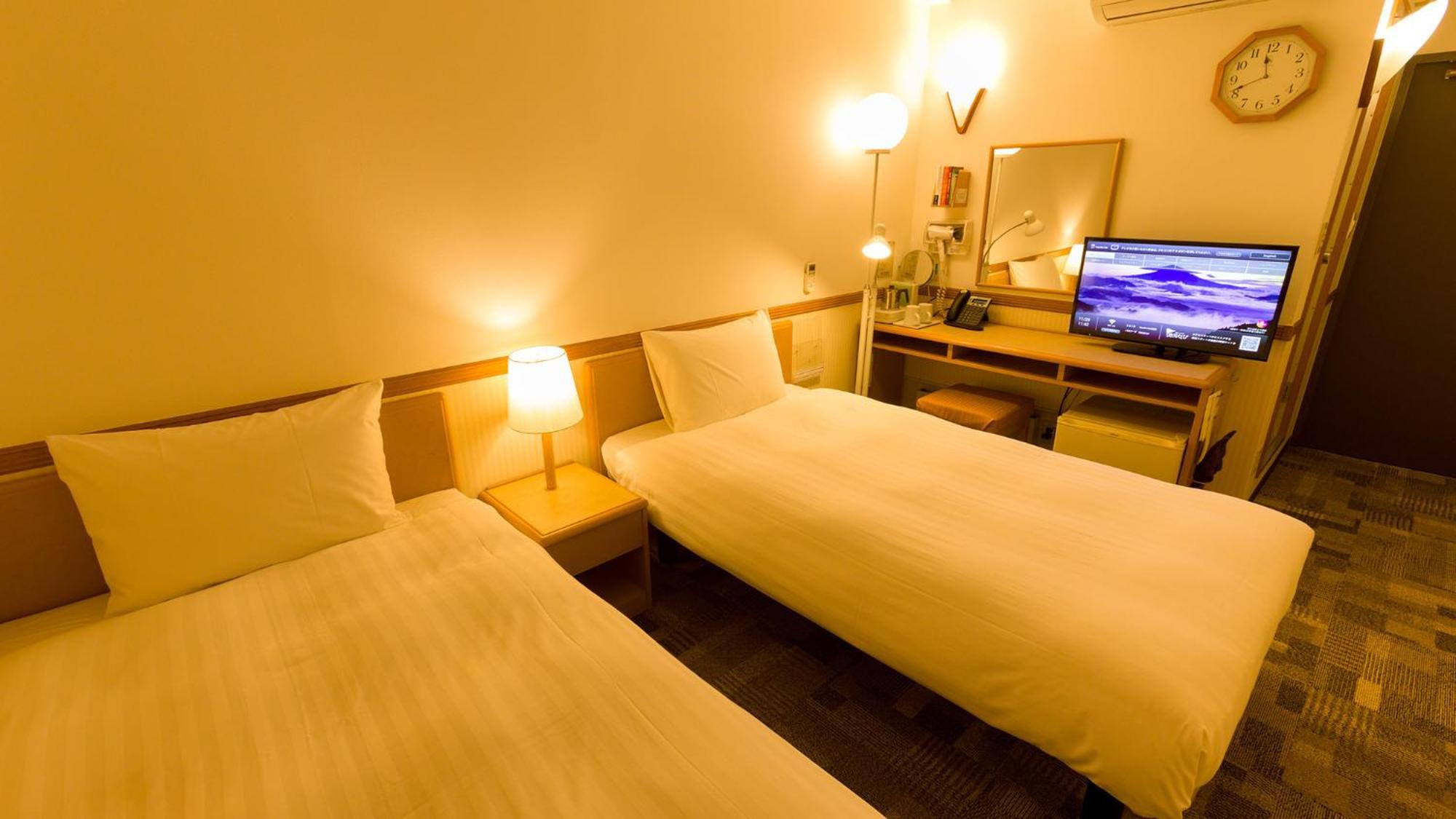 Toyoko Inn Fukuyama-Eki Shinkansen Minami-Guchi Стая снимка