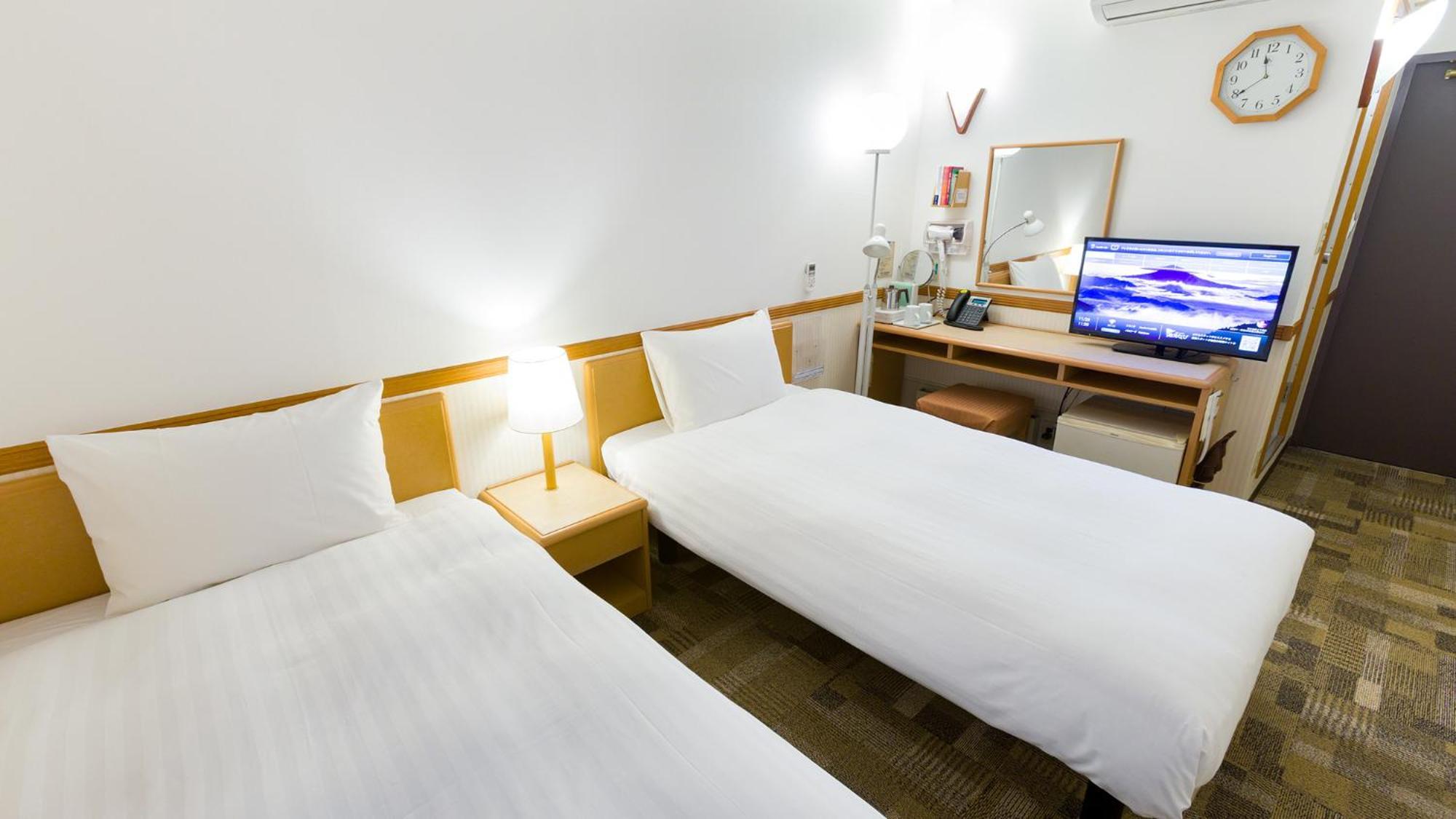 Toyoko Inn Fukuyama-Eki Shinkansen Minami-Guchi Стая снимка