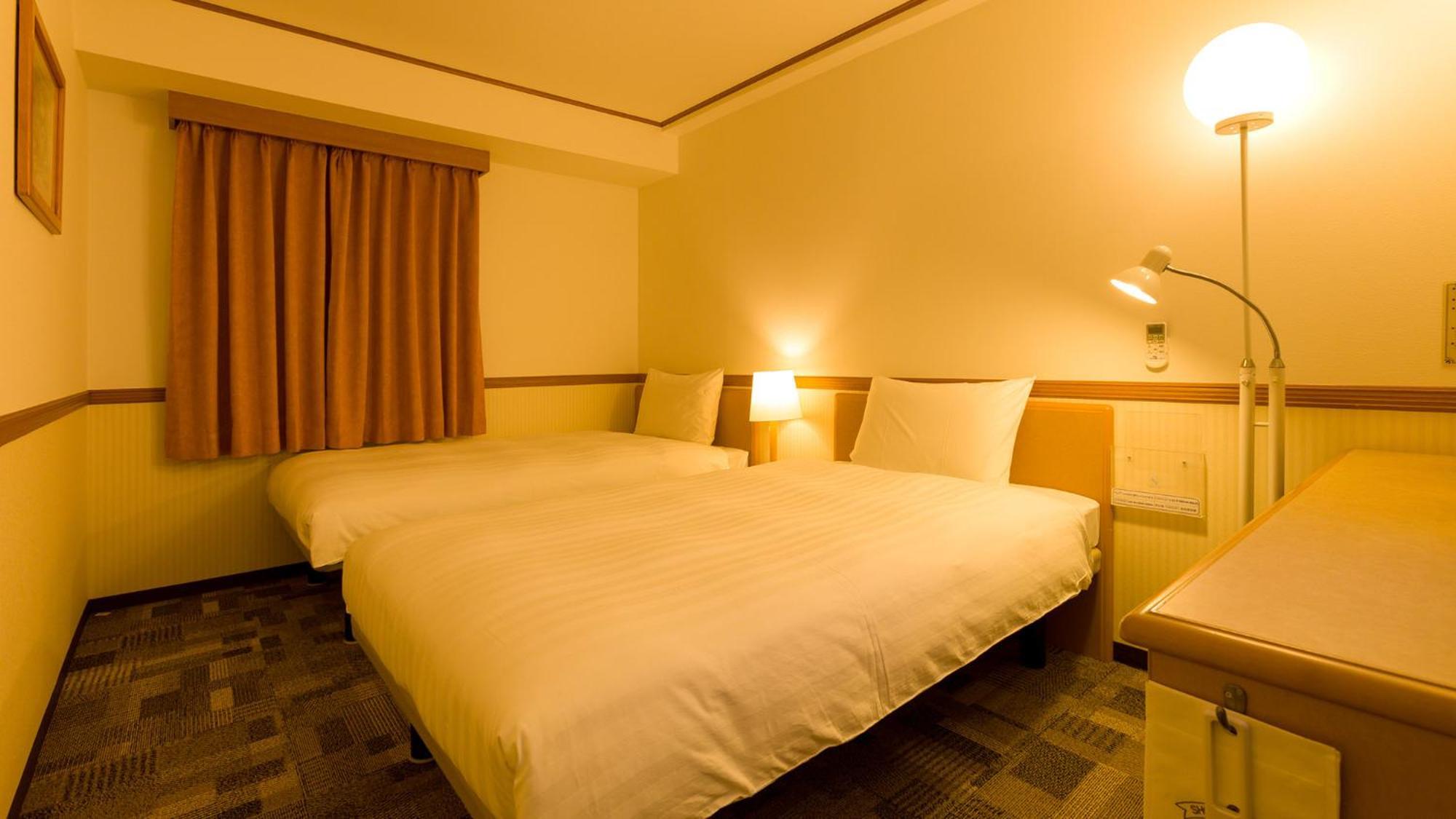 Toyoko Inn Fukuyama-Eki Shinkansen Minami-Guchi Стая снимка